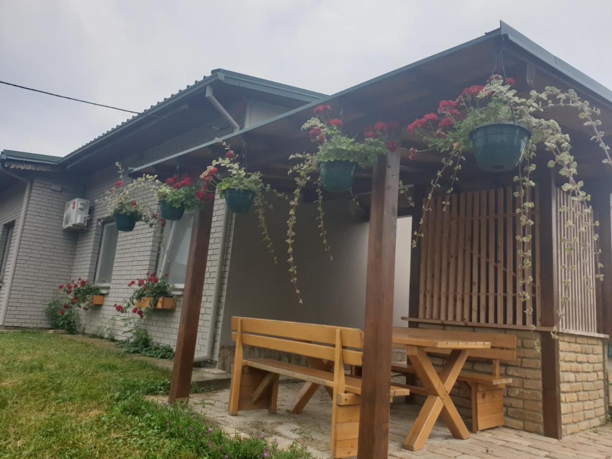 Udicarski Dom Usce Aljmaš Εξωτερικό φωτογραφία